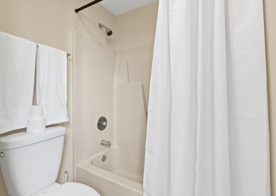 Bright And Cozy 1-Br Condo, Wifi Уилмингтън Екстериор снимка
