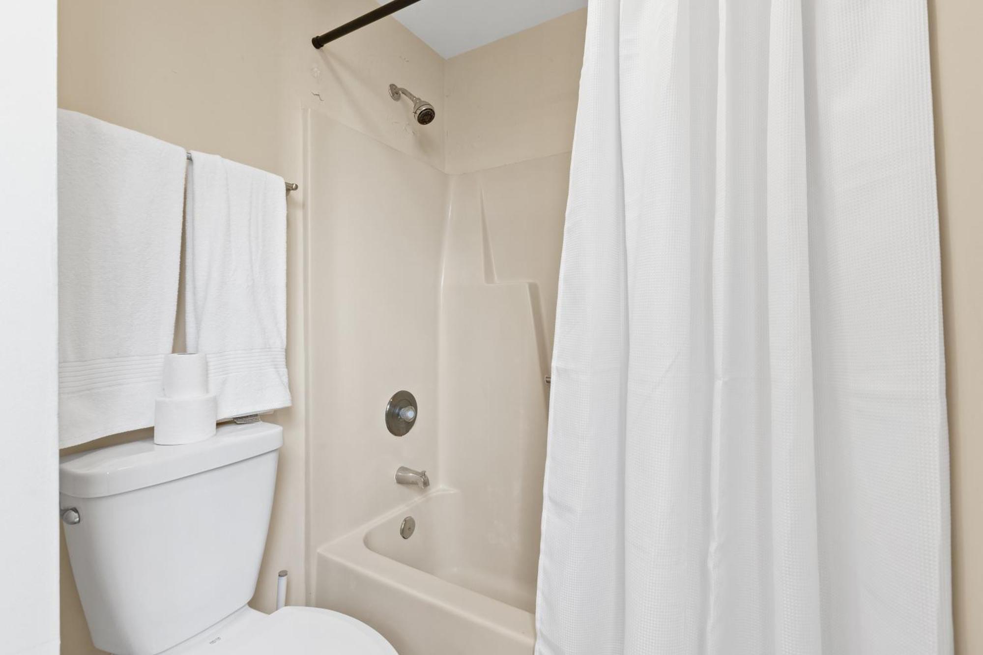 Bright And Cozy 1-Br Condo, Wifi Уилмингтън Екстериор снимка